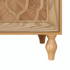 Grande armoire de rangement avec portes sculptées de fleurs et poignées métalliques